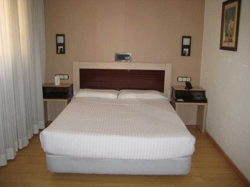 B&B Hotel Zaragoza Royal Phòng bức ảnh